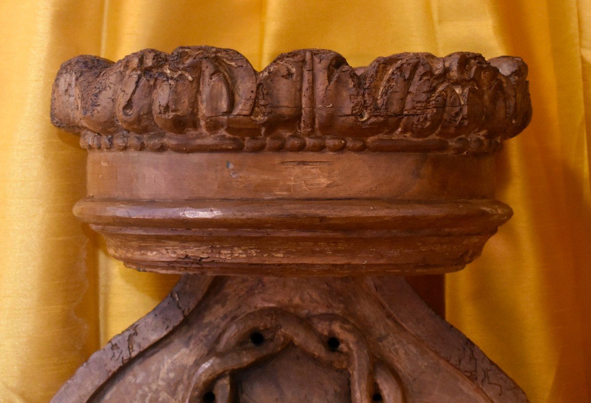 Woodwork Element Forming Coat Of Arms, Crown Woodwork Panel, Signboard-photo-1
