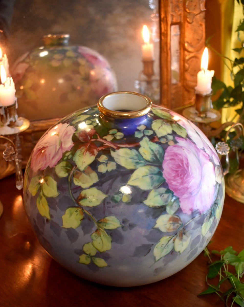 Vase Boule En Porcelaine De Limoges, D&eacute;cor De Roses Enti&egrave;rement Peint Main, Atelier Lavergne-photo-2