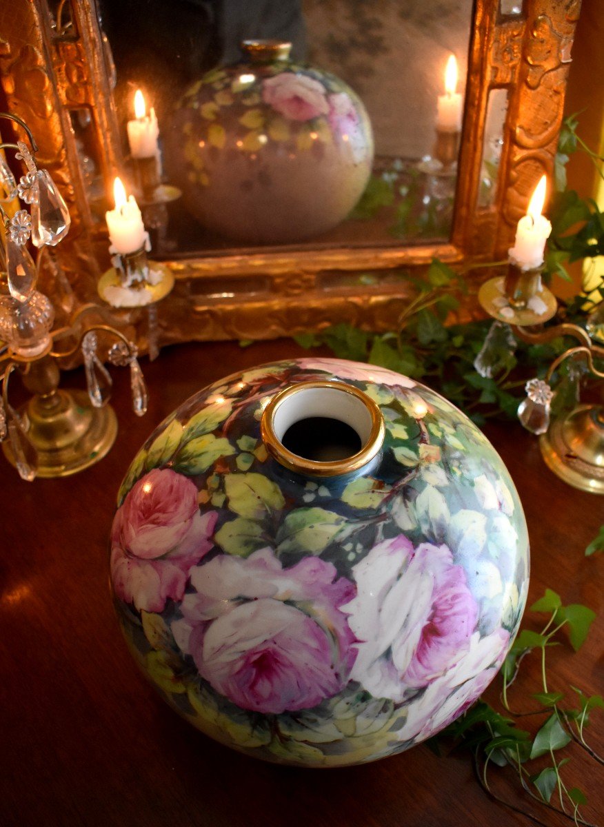 Vase Boule En Porcelaine De Limoges, D&eacute;cor De Roses Enti&egrave;rement Peint Main, Atelier Lavergne-photo-3