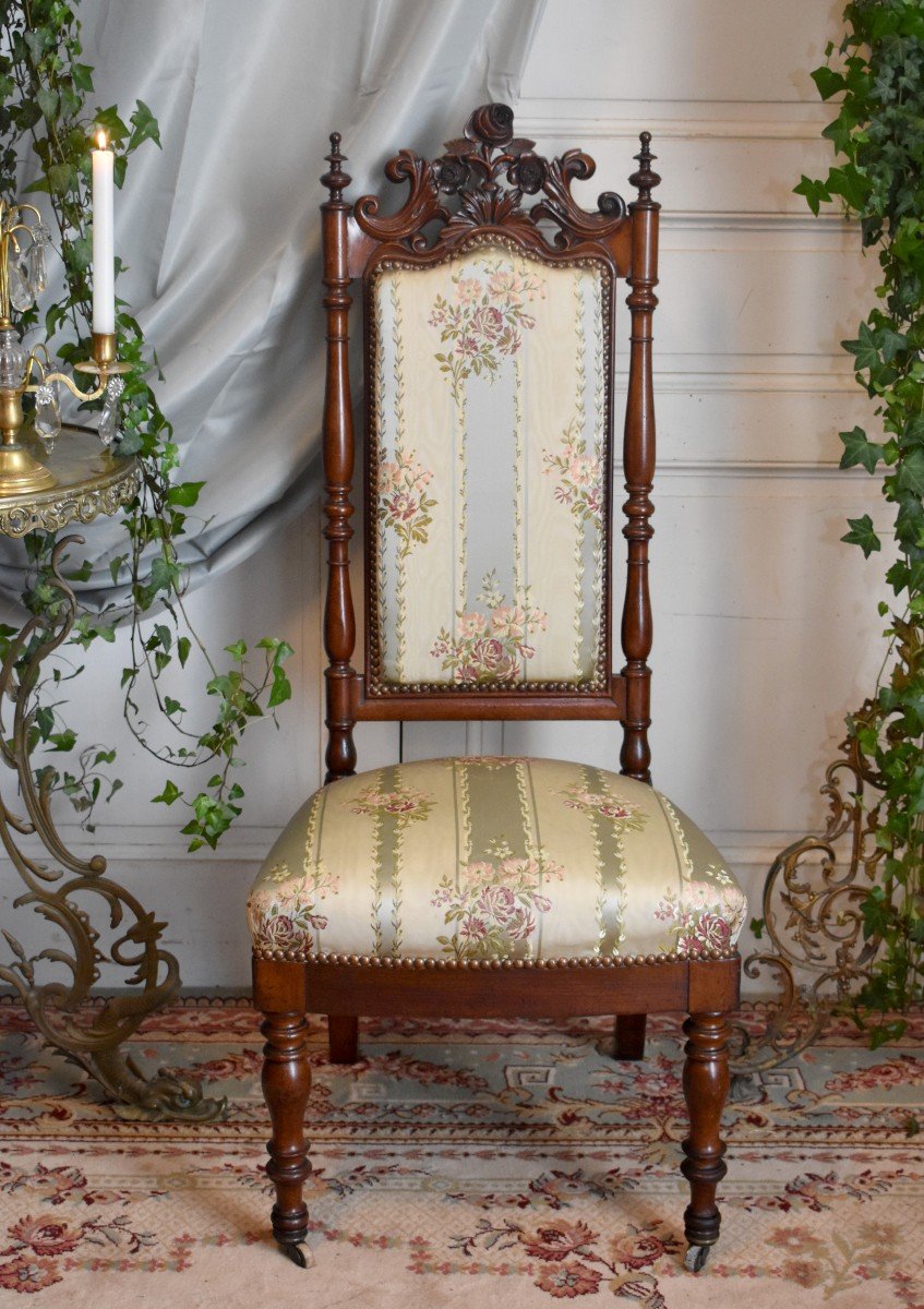 Chauffeuse, Chaise &agrave; Haut Dossier  En Acajou Sculpt&eacute;, D&eacute;cor De Roses, Tissu Satin, Epoque Napoleon III, XIX Eme-photo-2