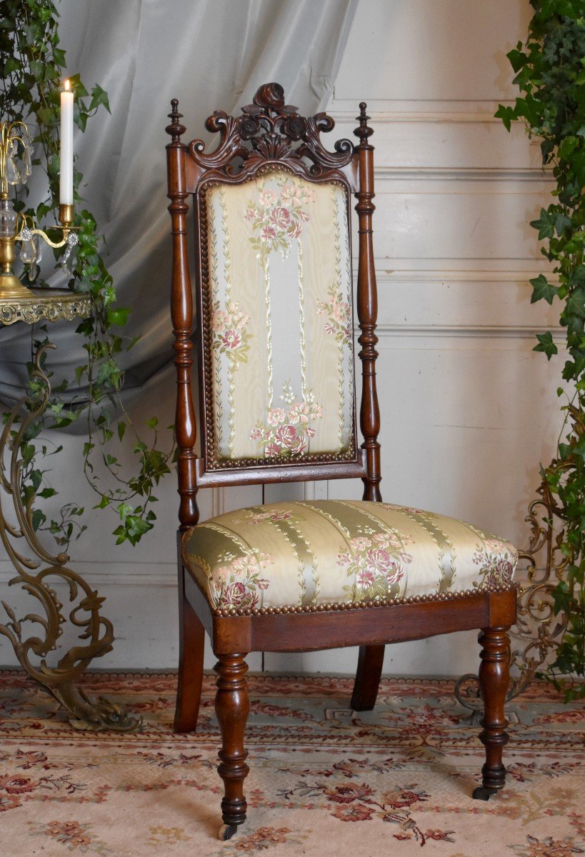 Chauffeuse, Chaise &agrave; Haut Dossier  En Acajou Sculpt&eacute;, D&eacute;cor De Roses, Tissu Satin, Epoque Napoleon III, XIX Eme-photo-3