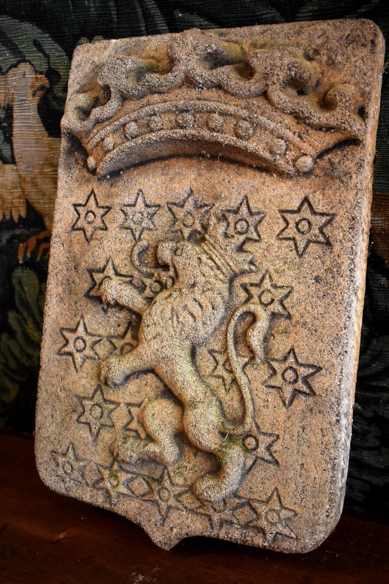 Coat Of Arms With Crowned Lion In Reconstituted Stone, Coat Of Arms, Ecusson, Heraldry, Epoque XX Eme