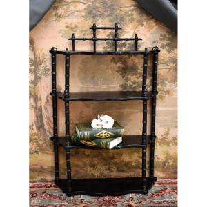 Etag&egrave;re Murale Japonisante d&#039;Epoque Napoleon III, D&eacute;cor Bambou, Laqu&eacute;e Noir Et Or, XIX &egrave;me