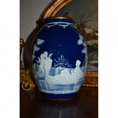 Vase en Porcelaine de Limoges, D&eacute;cor &agrave; l&#039;Antique, Sign&eacute; M. Chaufriasse