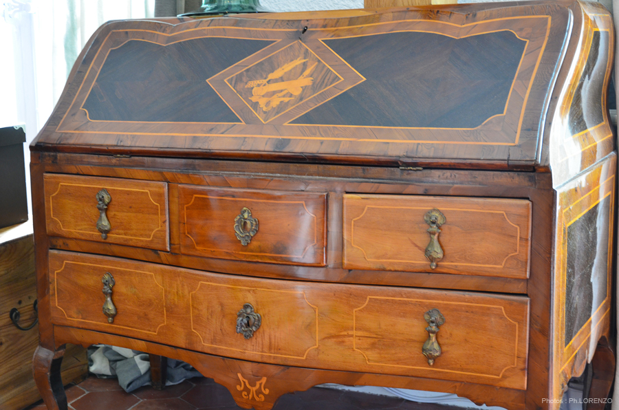 Bureau Dos d'âne marqueté Louis XV