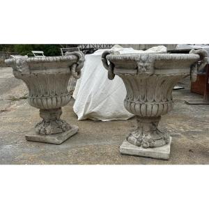 Paire de vases en ciment 