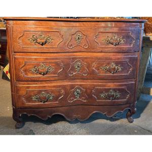 18th-century Curved Walnut Chest Of Drawers