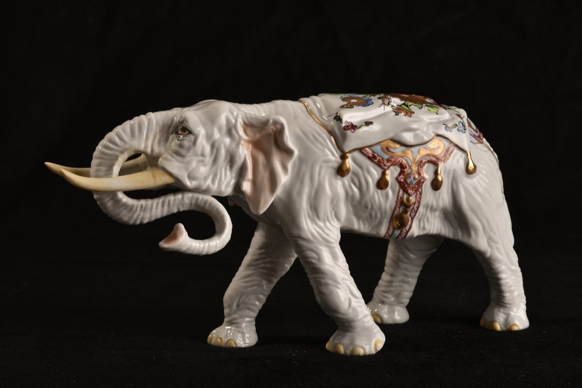 Groupe D'éléphants. Porcelaine XXème.-photo-2