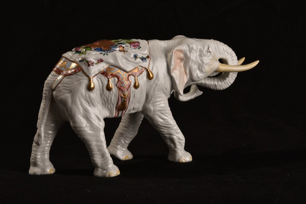 Groupe D'éléphants. Porcelaine XXème.-photo-3