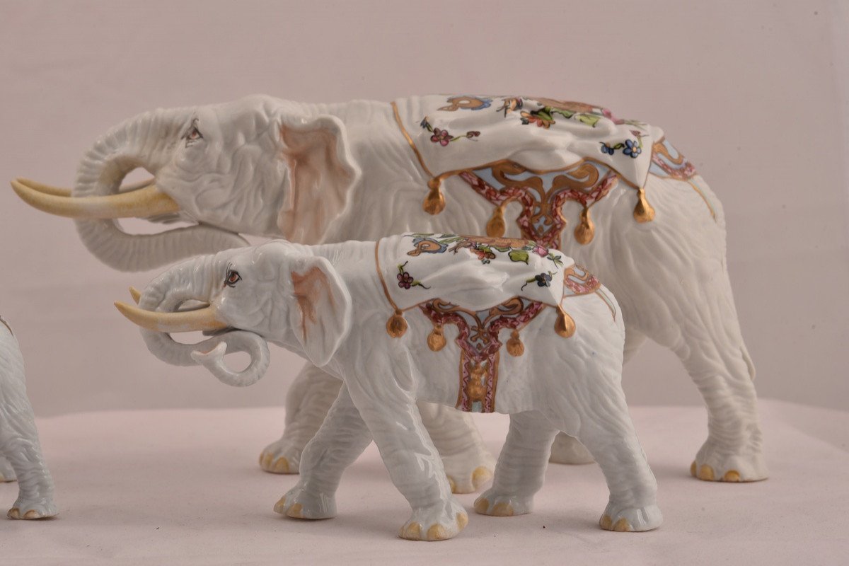 Groupe D'éléphants. Porcelaine XXème.-photo-7