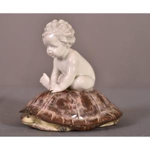 Enfant sur Une Tortue. Allemagne. Art nouveau.