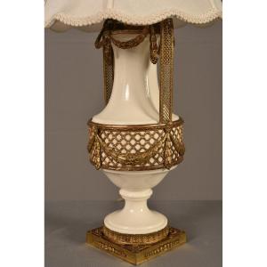 Lampe En Porcelaine Et Bronze. Travail Allemand Roesler.