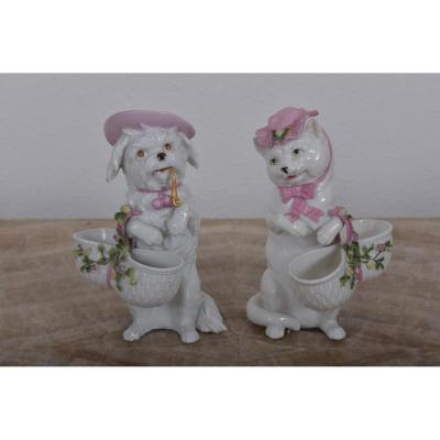 Dog And Cat In German Porcelain Around 1850.