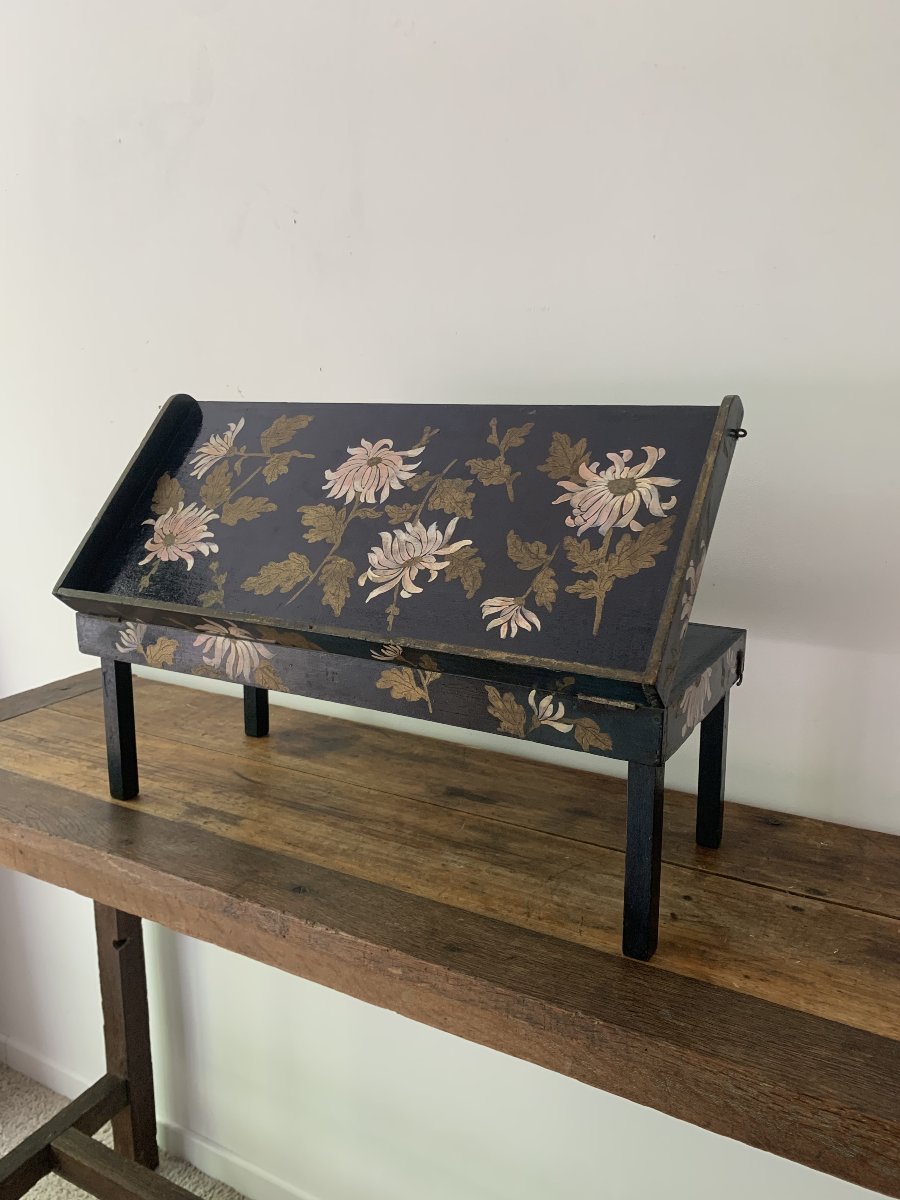 Petite table de lecture/lutrin de la Maison DELVAUX rue Royale à Paris . Japonisme -photo-4