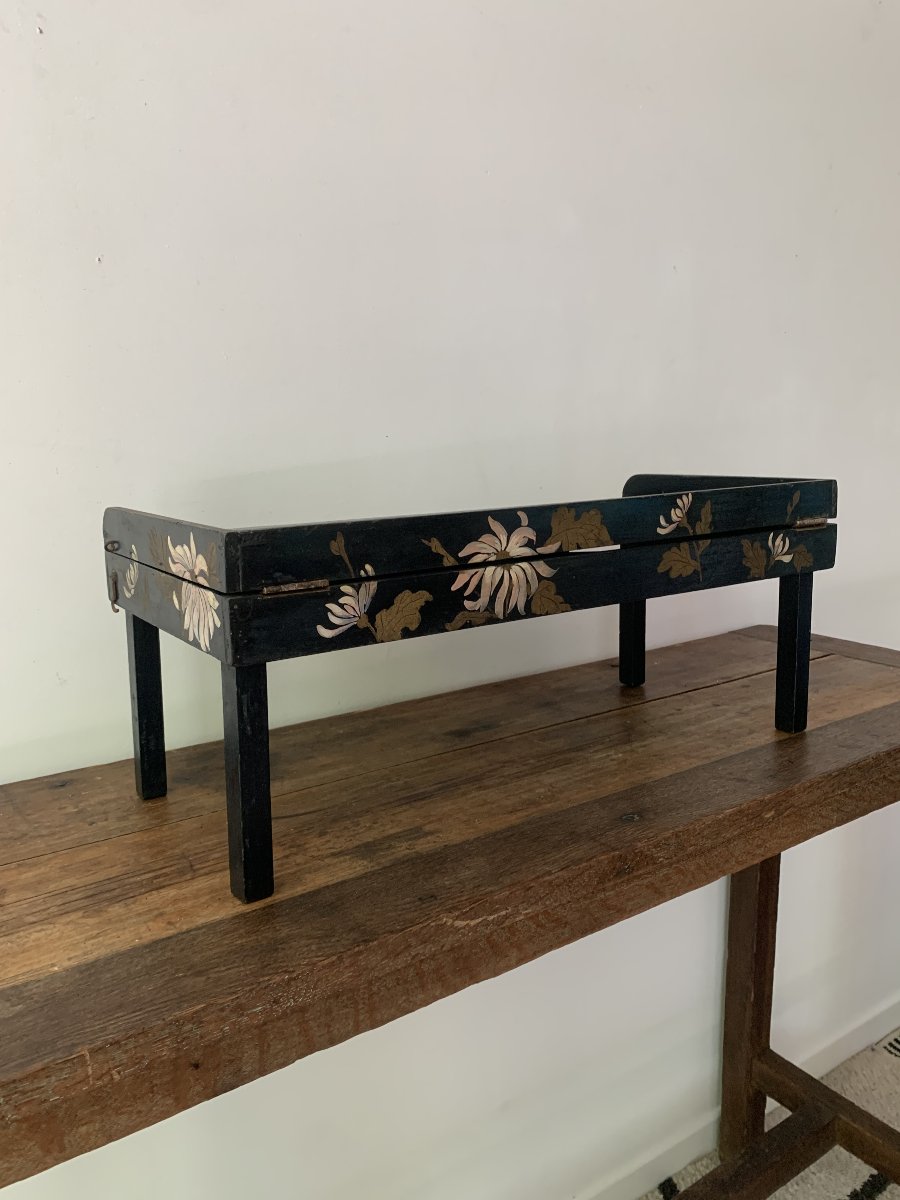 Petite table de lecture/lutrin de la Maison DELVAUX rue Royale à Paris . Japonisme -photo-1