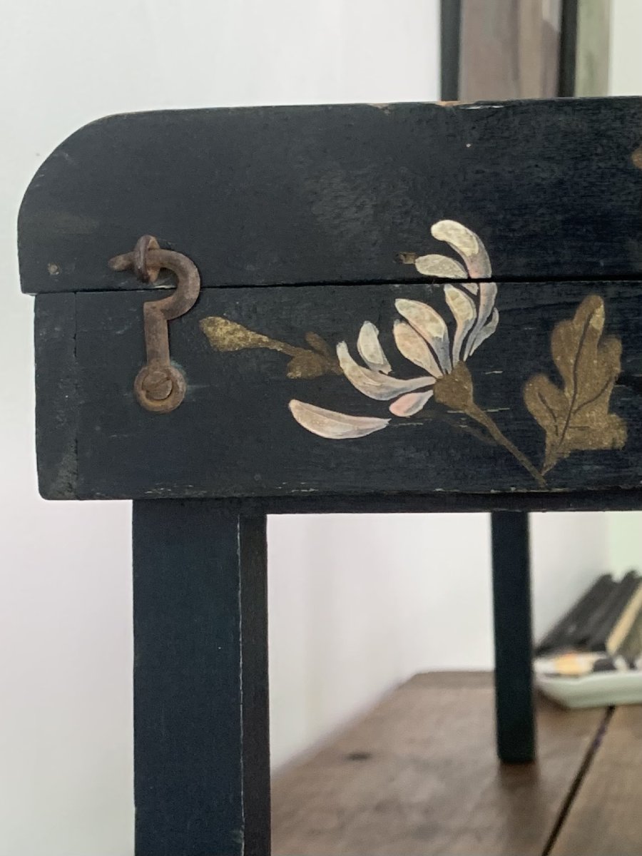 Petite table de lecture/lutrin de la Maison DELVAUX rue Royale à Paris . Japonisme -photo-8