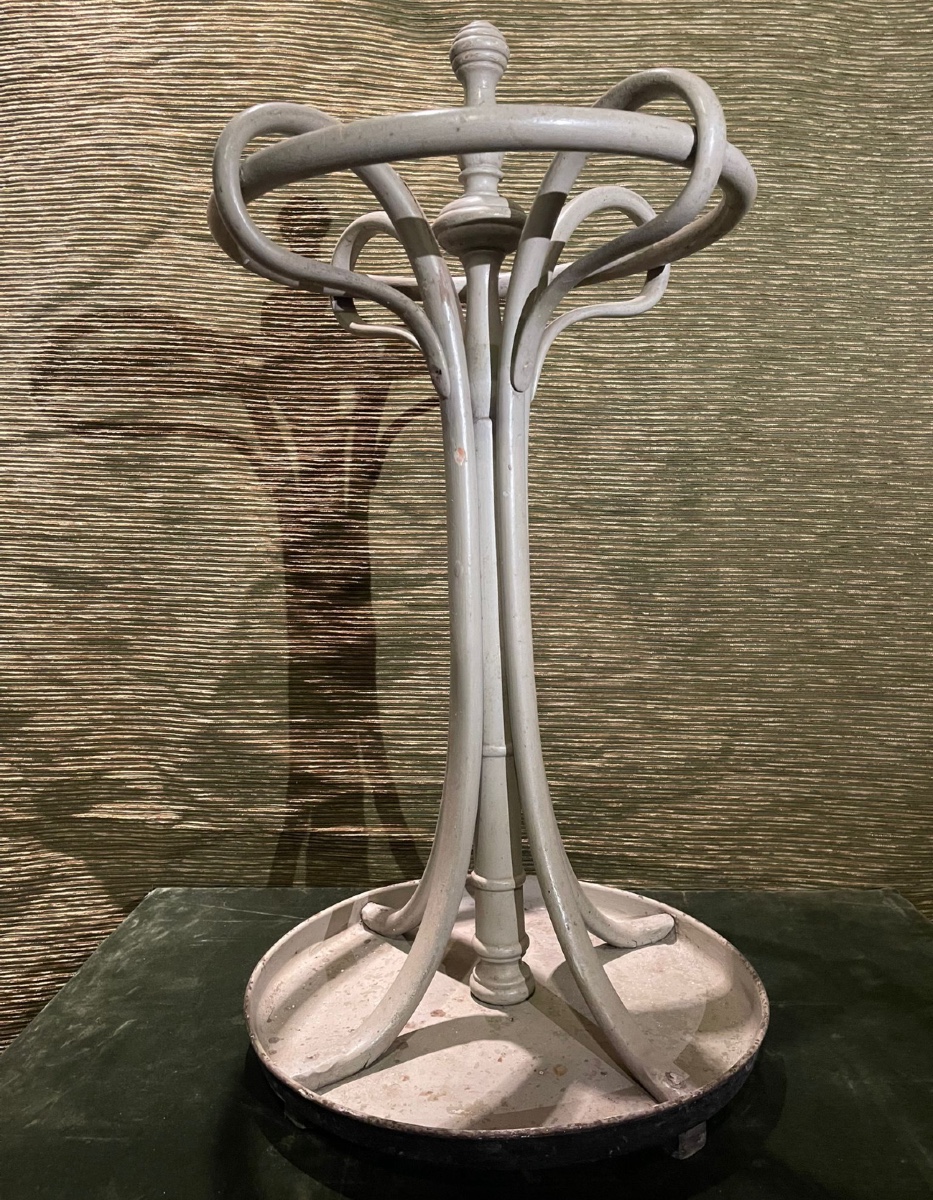 Porte parapluie de la maison Thonet. 