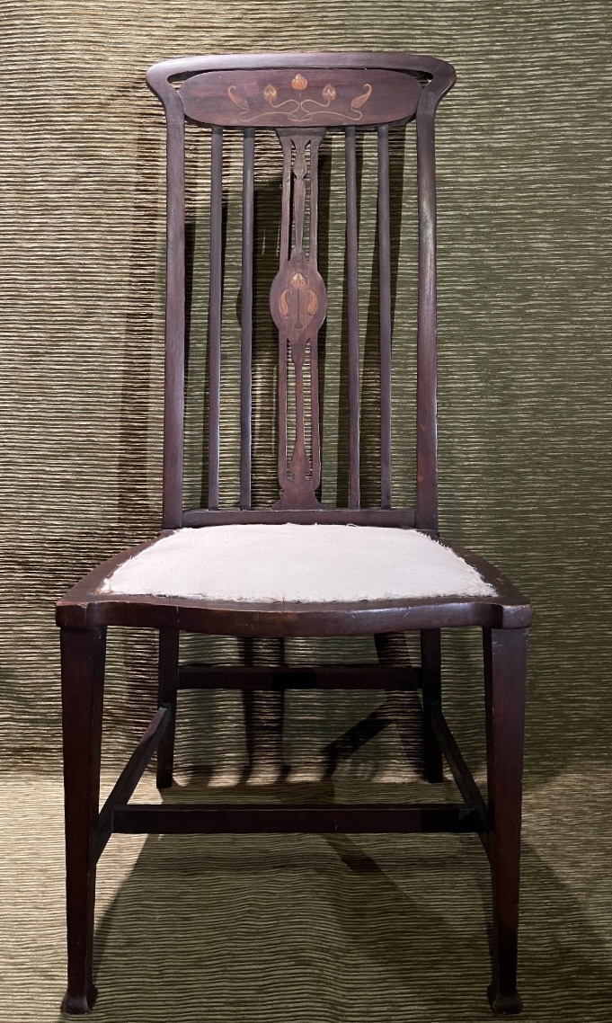 Petite chaise en acajou. 