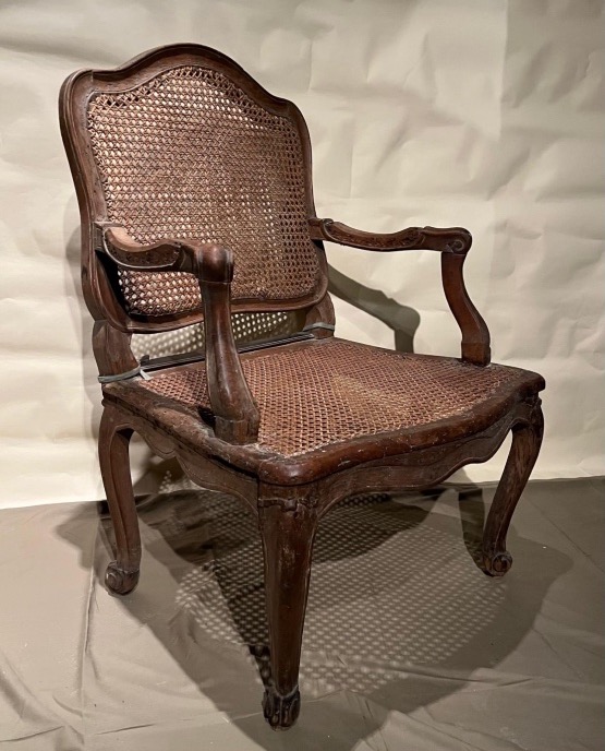 Fauteuil d’époque Louis XV canné