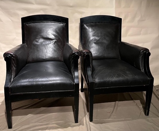 Paire de fauteuils en cuir. -photo-2