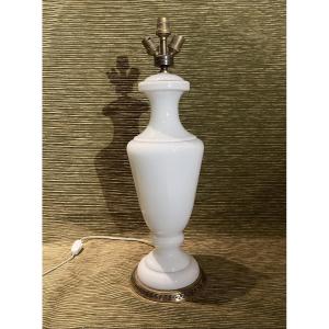 Grande lampe blanche en opaline.