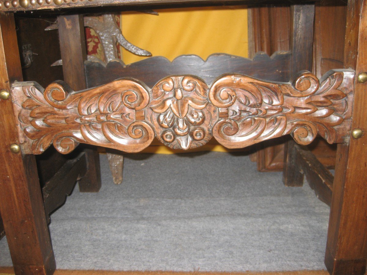 17th Century Spanish Walnut And Leather Armchair.-photo-4