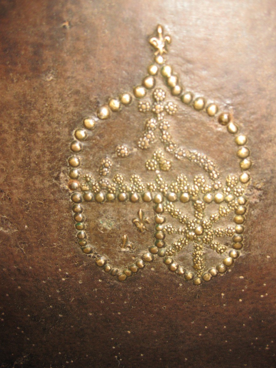17th Century Studded Leather Trunk.-photo-4