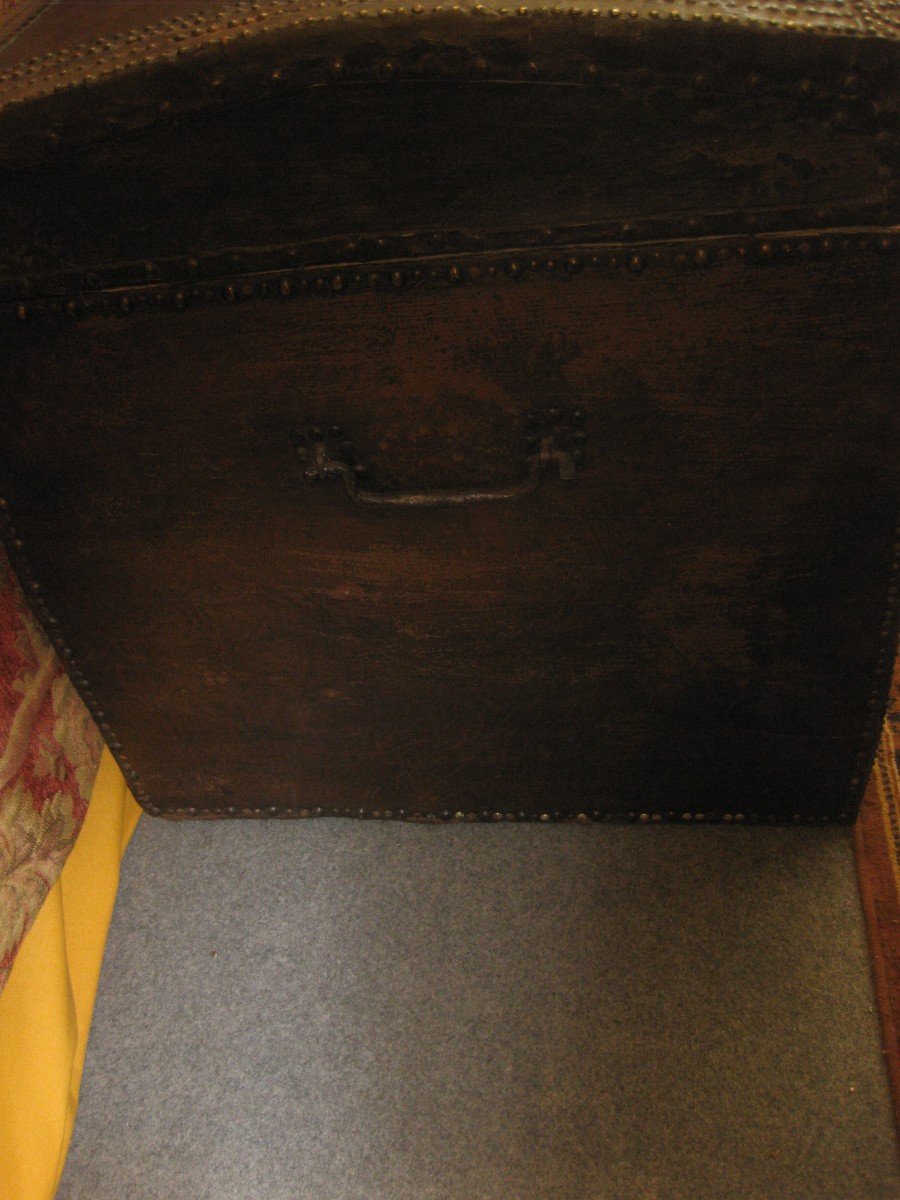 17th Century Studded Leather Trunk.-photo-3