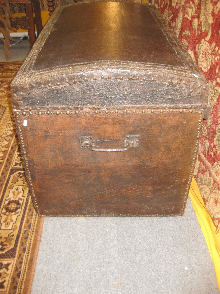 17th Century Studded Leather Trunk.-photo-4
