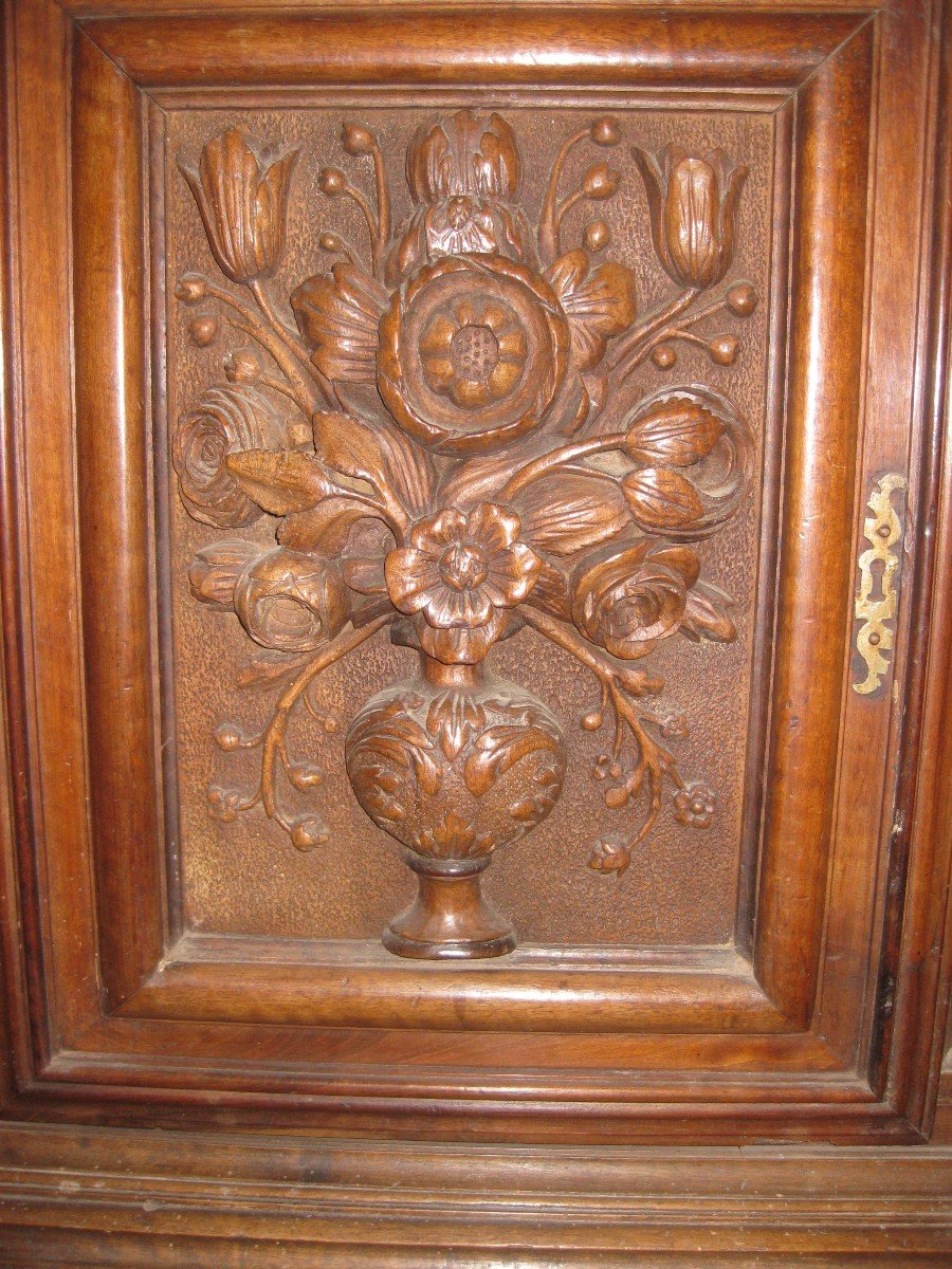 Louis XIII Walnut Furniture With Diminutive Body From The 19th Century With Old Parts From The 17th Century.-photo-2
