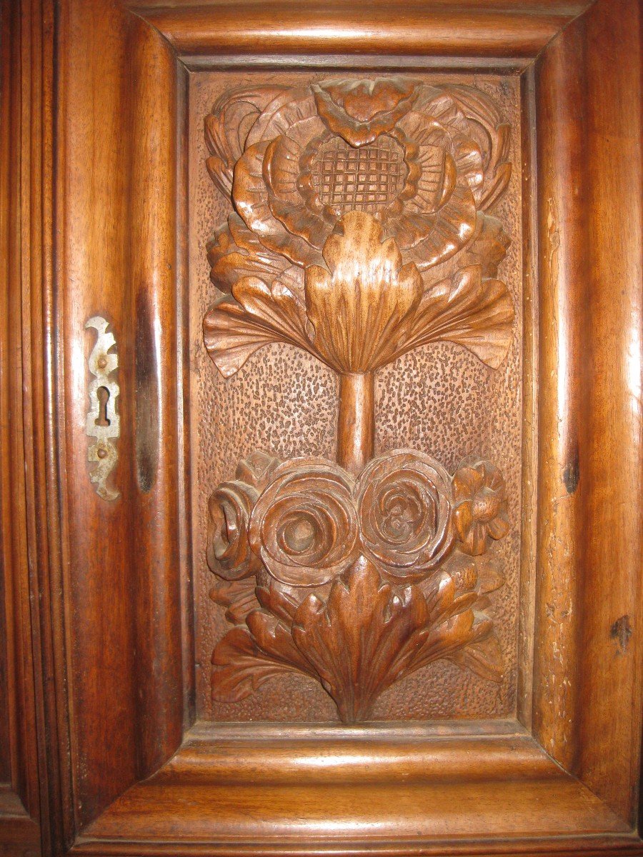 Louis XIII Walnut Furniture With Diminutive Body From The 19th Century With Old Parts From The 17th Century.-photo-3