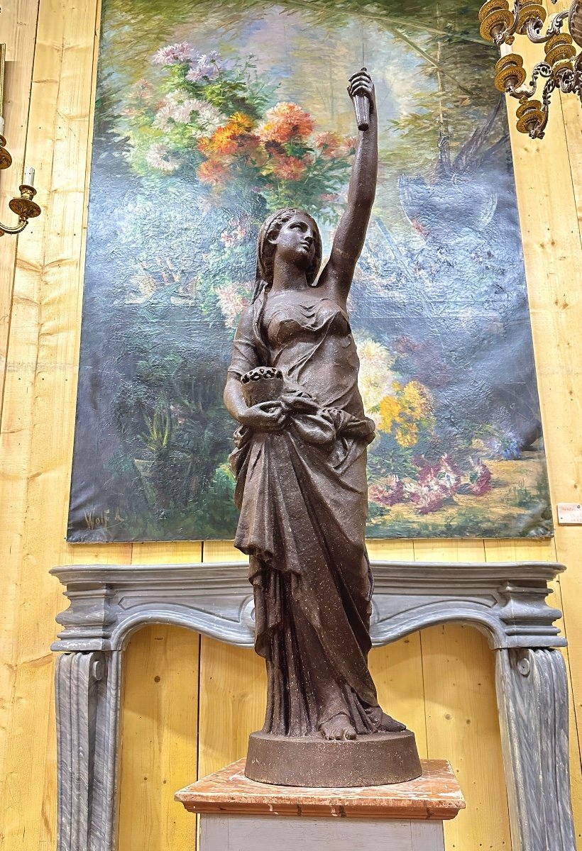 Grande Statue Porte Torchère En Fonte Représentant Une Femme. XIXème Siècle-photo-3