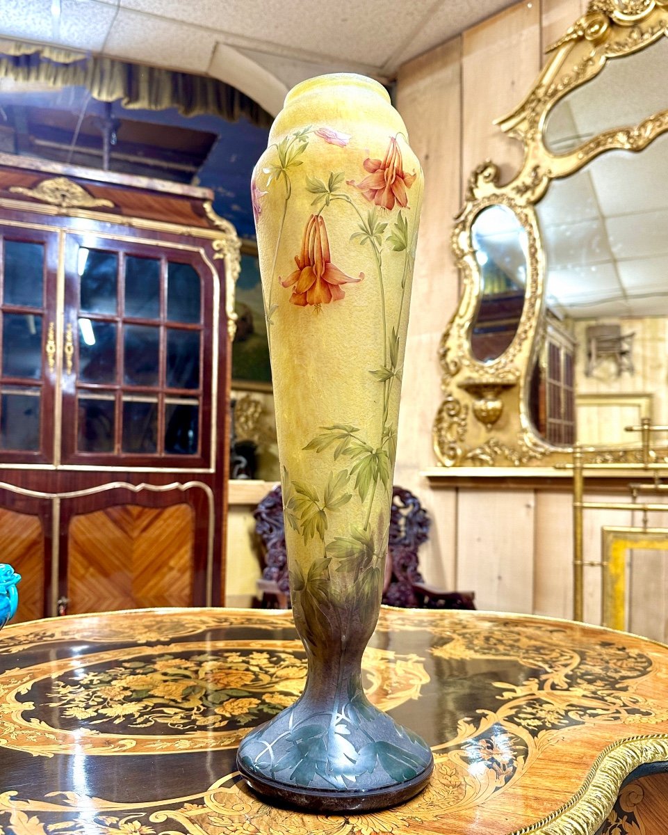 Daum Nancy - Important Vase Aux Ancolies De 53 Cm D’époque Art Nouveau, Pâte De Verre