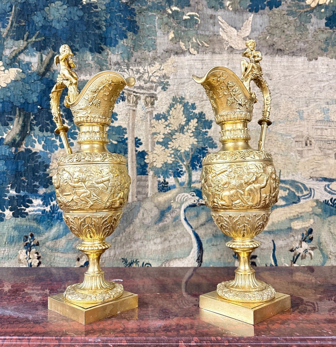 Paire D´aiguières En Bronze Doré à Décor De Grappes De Vignes, Raisins, époque Napoléon III
