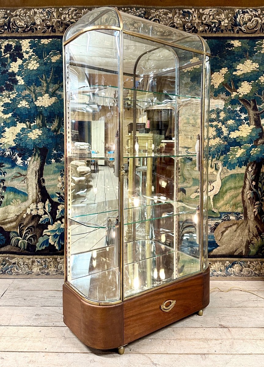 Large Art Deco Showcase In Curved Glass And Brass, Casino Or Hotel, Circa 1920. Léna, Paris-photo-3