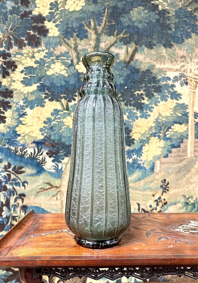 Daum Nancy - Large Baluster Vase In Acid-cleared Molded Glass, Art Deco Period