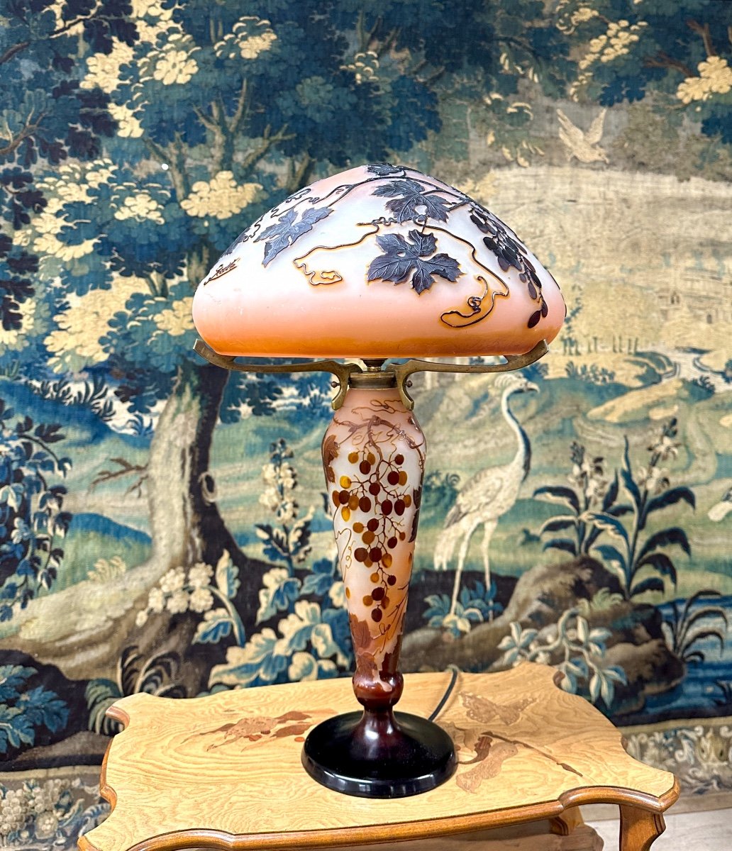 émile Gallé - Large Mushroom Lamp Decorated With Grapes And Vines, Art Nouveau Glass Paste-photo-2