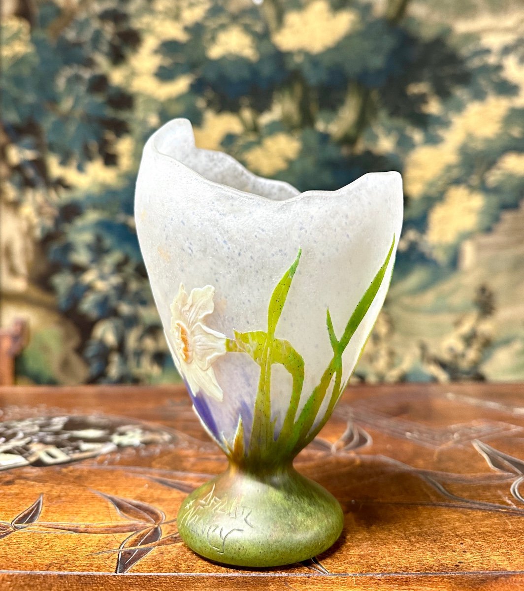 Daum Nancy - Vase With Narcissus In Plates, Asymmetrical Shape, Art Nouveau Glass Paste