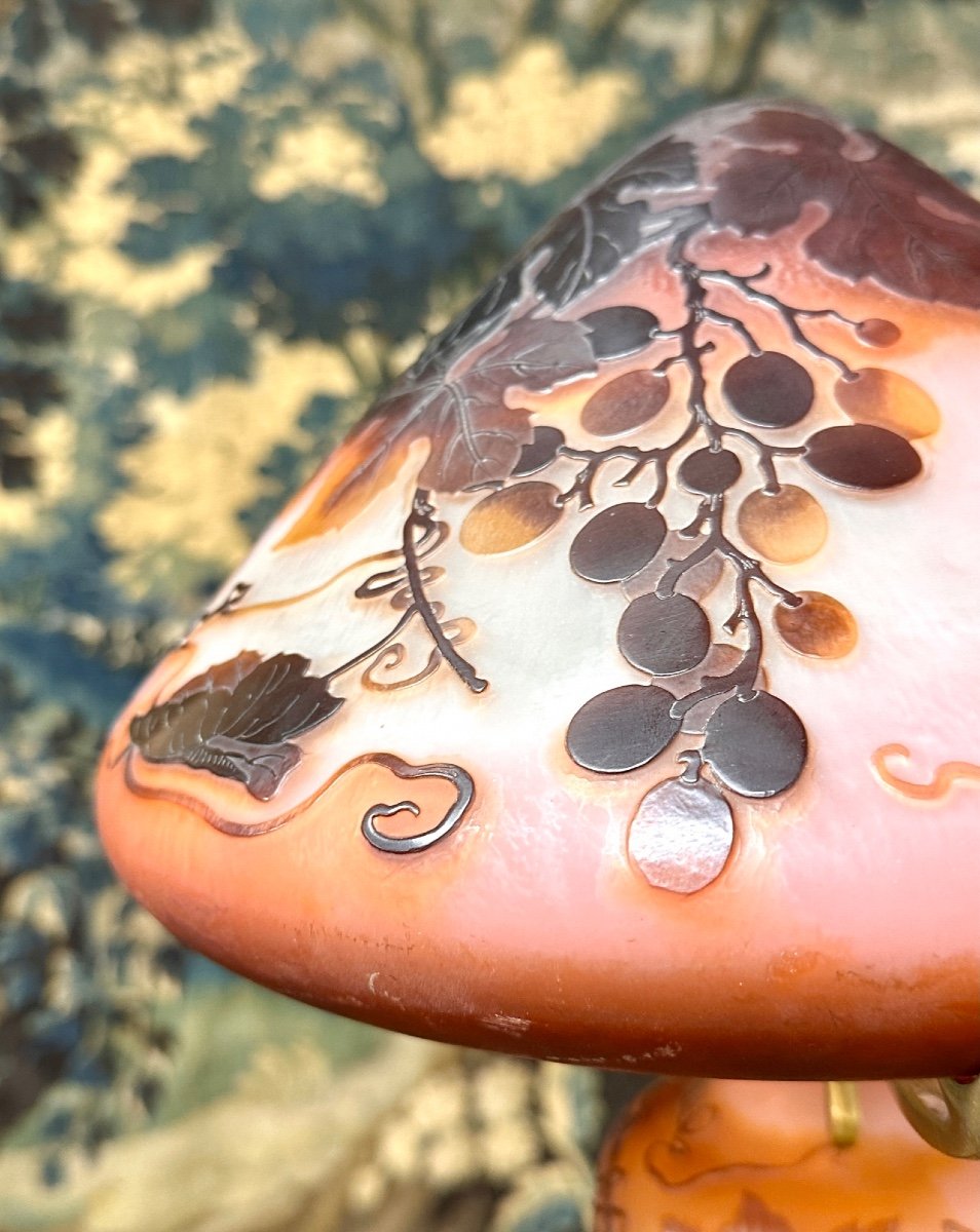émile Gallé - Large Mushroom Lamp Decorated With Grapes And Vines, Art Nouveau Glass Paste-photo-5
