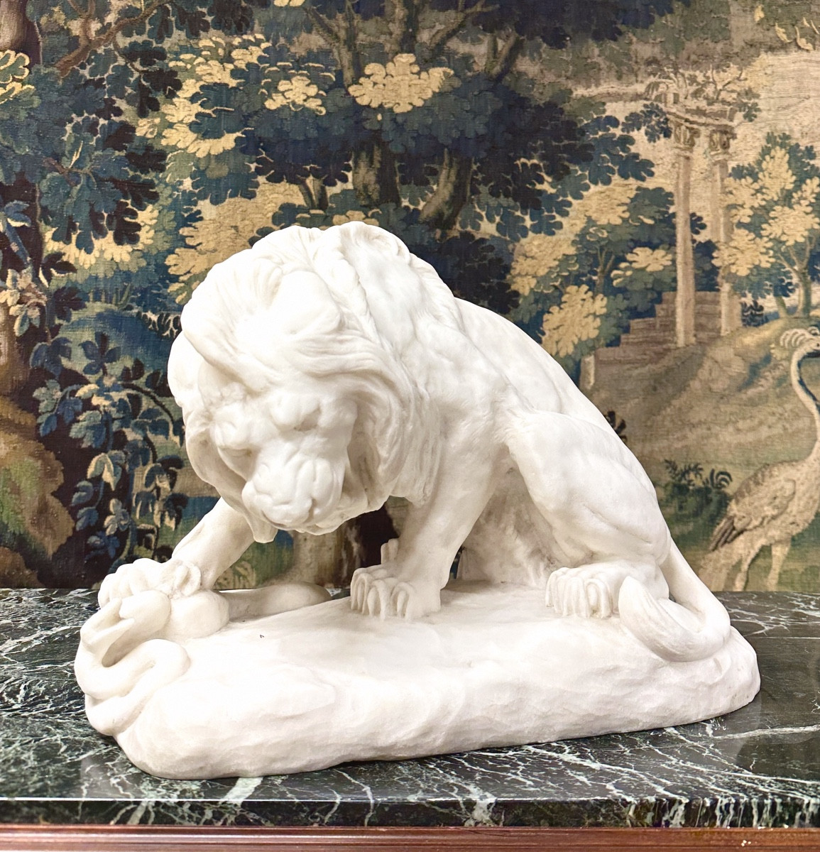 Antoine Louis Barye (after) - Lion With A Serpent. 19th Century White Marble Sculpture-photo-2