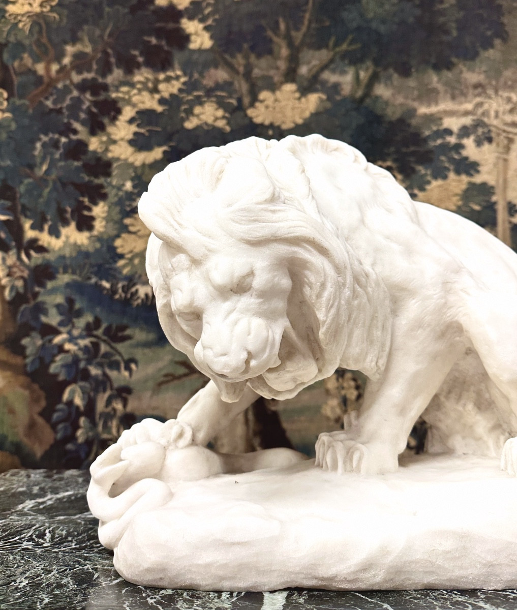 Antoine Louis Barye (after) - Lion With A Serpent. 19th Century White Marble Sculpture-photo-3