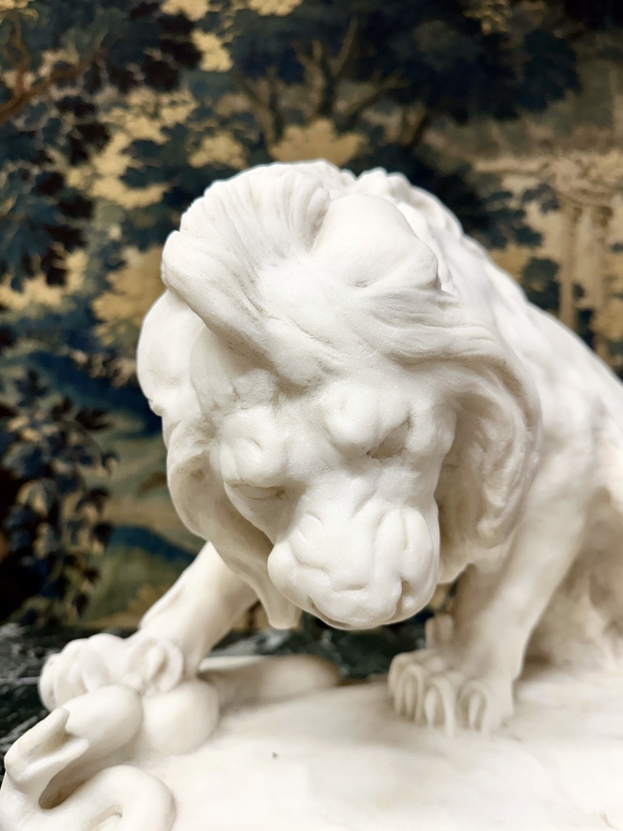 Antoine Louis Barye (after) - Lion With A Serpent. 19th Century White Marble Sculpture-photo-6