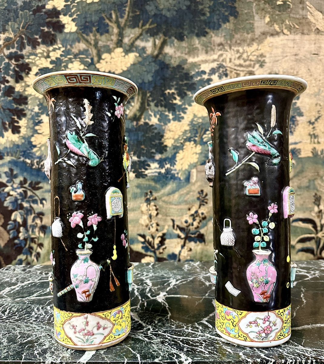 Chine XIXème, Paire De Vases Chinois En Porcelaine émaillé Famille Rose