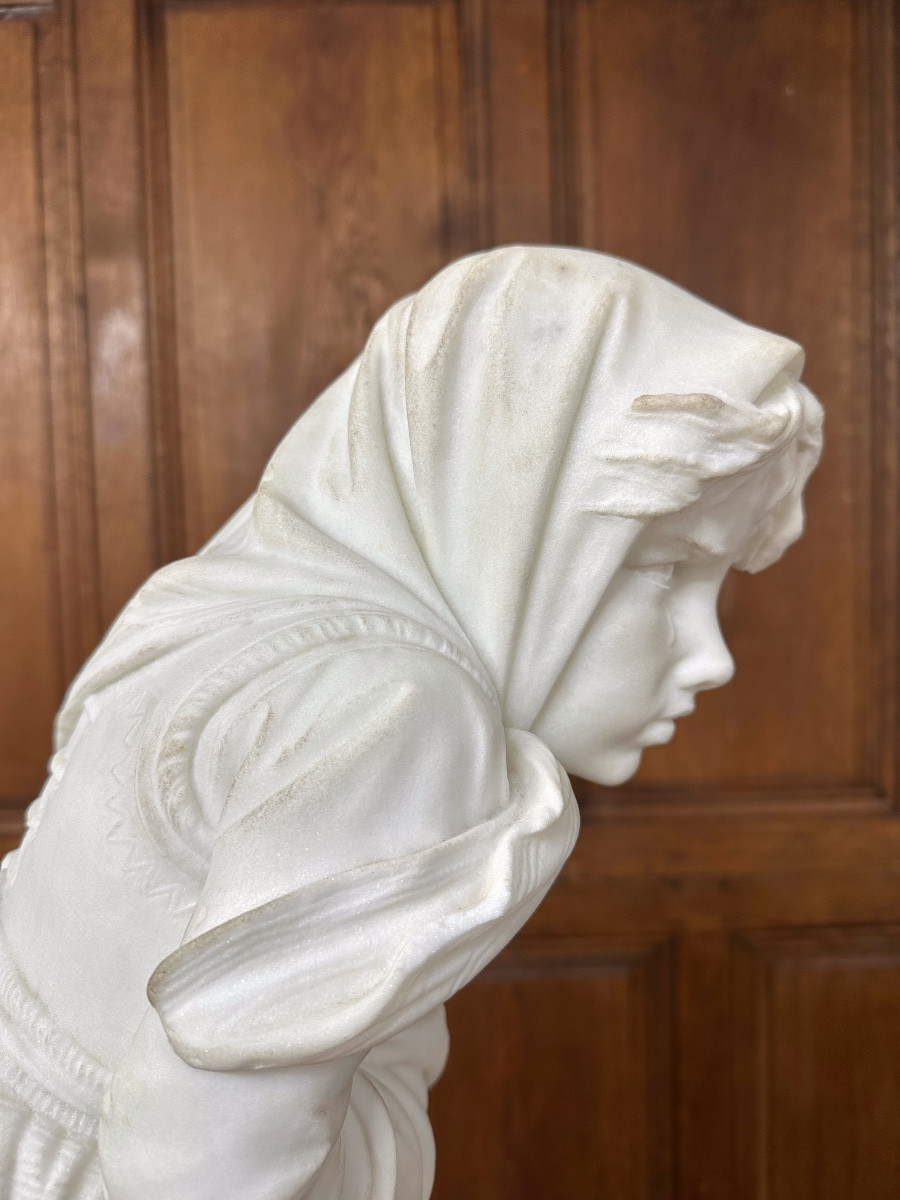 La frileuse - Statue de jeune femme en marbre de Carrare, fin XIXème siècle -photo-5