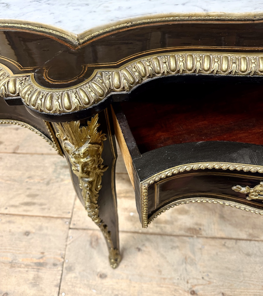 Bureau ou Table violonée d'époque Napoléon III en bois noirci et bronzes dorés -photo-5