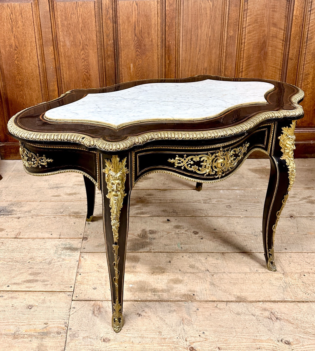 Bureau ou Table violonée d'époque Napoléon III en bois noirci et bronzes dorés 