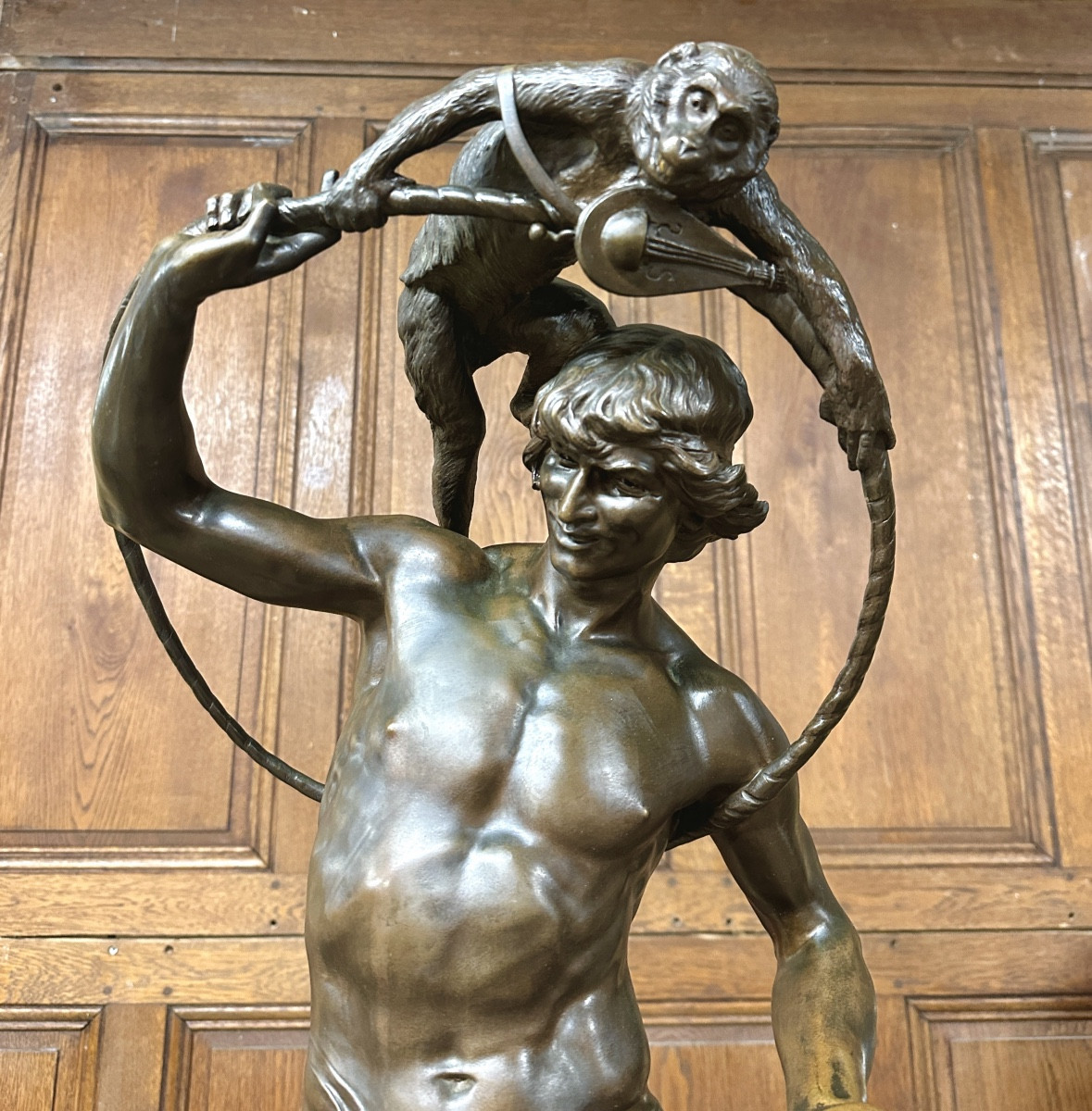François Laurent Rolard - "Monnaie de singe", grand bronze d'homme de cirque au singe. XIXème-photo-3