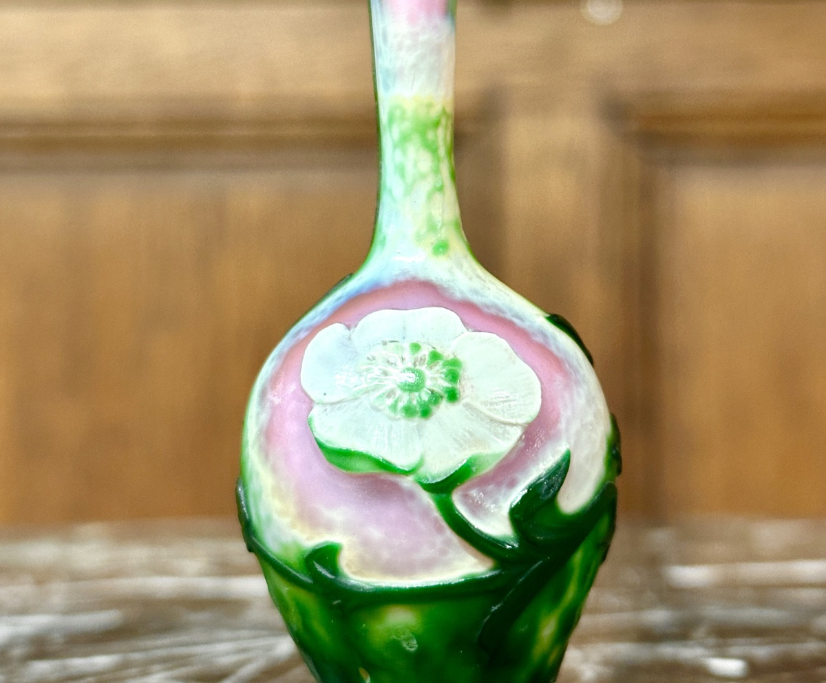 Daum Nancy - petit vase soliflore martelé à décor d’anémone. Art Nouveau, repris à la roue-photo-2