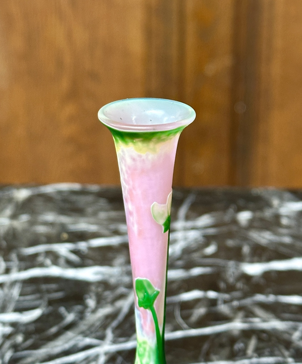 Daum Nancy - petit vase soliflore martelé à décor d’anémone. Art Nouveau, repris à la roue-photo-5