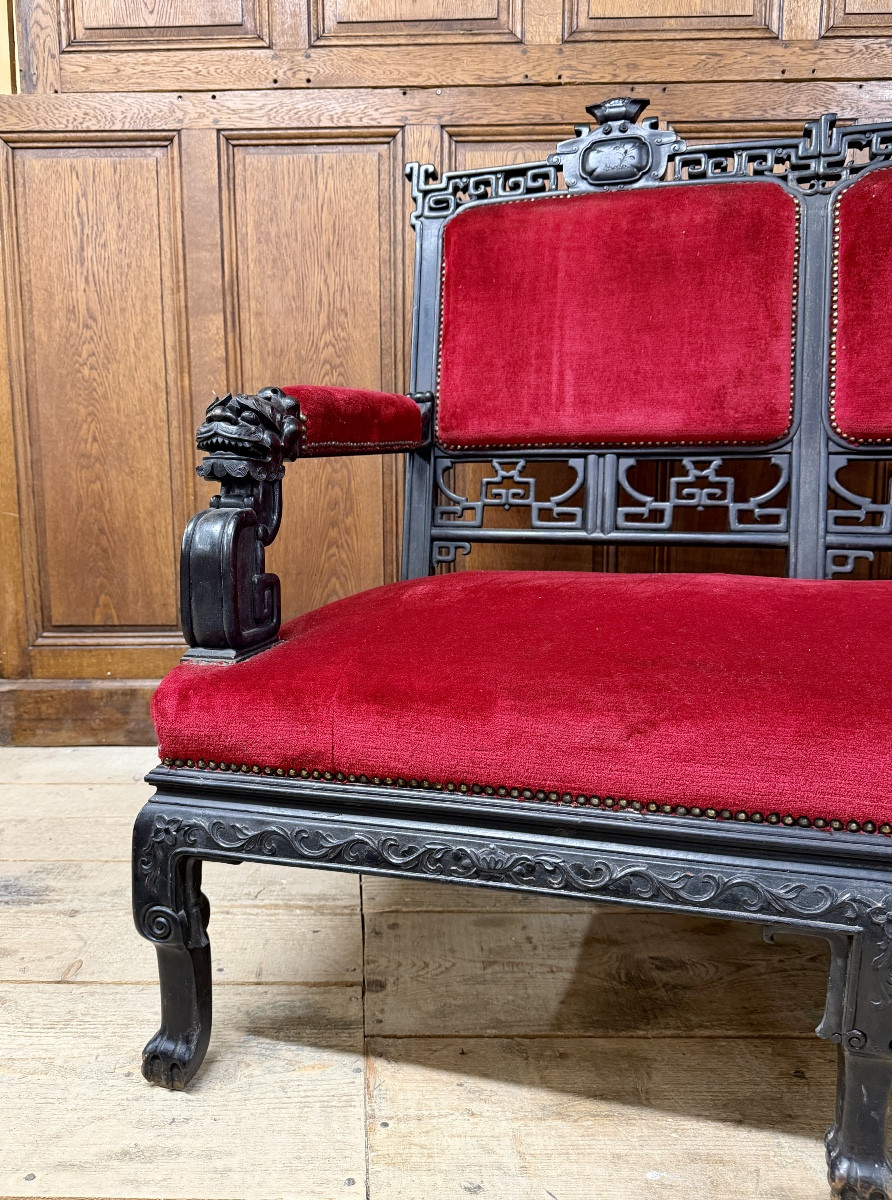 Large Japanese-style Sofa In Carved Wood And Red Velvet In The Style Of Viardot. Late 19th Century -photo-1